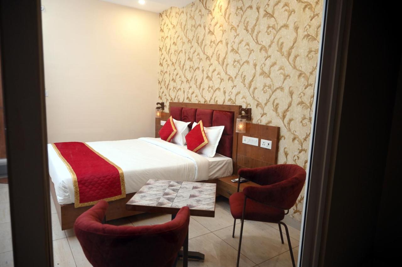 Hotel Singla Residency Кангра Екстериор снимка