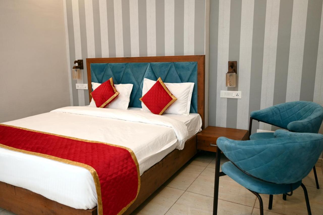 Hotel Singla Residency Кангра Екстериор снимка