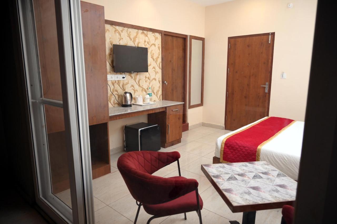 Hotel Singla Residency Кангра Екстериор снимка