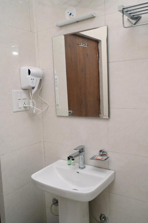 Hotel Singla Residency Кангра Екстериор снимка