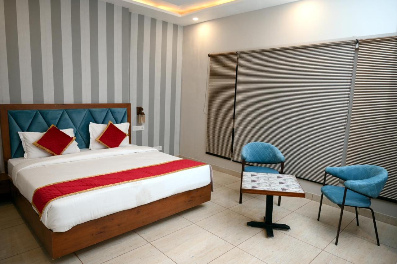 Hotel Singla Residency Кангра Екстериор снимка